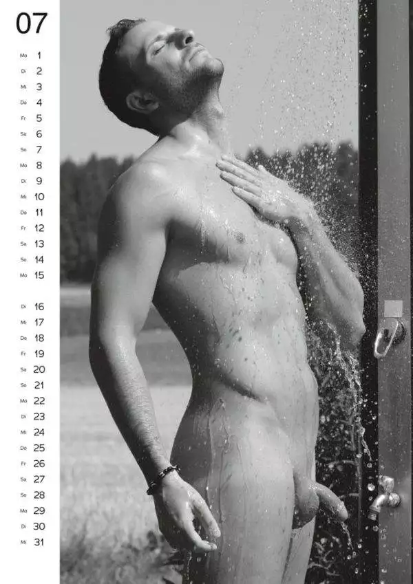 Real Cocks 2025 Pin-up Kalender - 10 x 12 knackige Kerle - A4-Format