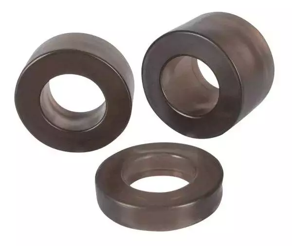 You2Toys Hoden Dehnungs-Set. Dehnen und stimulieren Sie Ihre Hoden diskret unter der Kleidung. Rauch