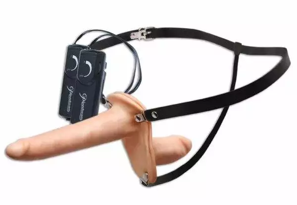 Fetish Fantasy Series - Doppelter Umschnall-Vibrator Hautfarben hell/Schwarz Fetish Fantasy Series - Doppelter Umschnall-Vibrator Hautfarben hell/Schwarz