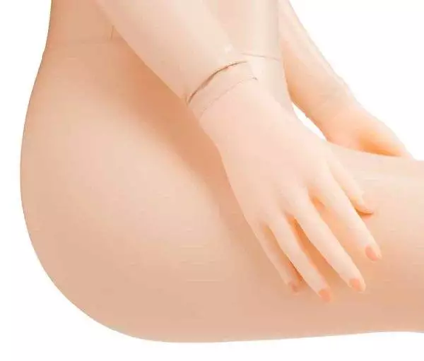 NMC Hot Lucy - Sitzende Lifesize Lovedoll mit 3D-Gesicht und Vibro-Ei NMC Hot Lucy - Sitzende Lifesize Lovedoll mit 3D-Gesicht und Vibro-Ei