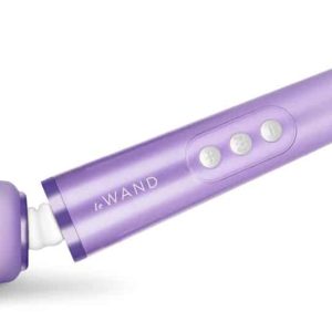 le Wand Petite Rosegold - Kompakter Massagestab für unterwegs Violett