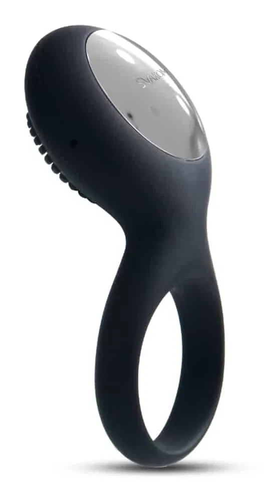 SVAKOM Tyler Black - Vibro-Ring mit Stimulationsaufsatz - 5 Vibrationsmodi - Wiederaufladbar - Für Sie und Ihn SVAKOM Tyler Black - Vibro-Ring mit Stimulationsaufsatz - 5 Vibrationsmodi - Wiederaufladbar - Für Sie und Ihn