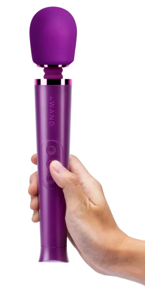 le Wand Petite Rosegold - Kompakter Massagestab für unterwegs Dark Cherry le Wand Petite Rosegold - Kompakter Massagestab für unterwegs Dark Cherry