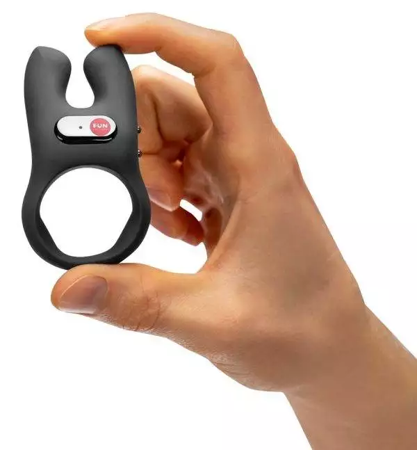 Vibro-Penisring "Powerplay Plus" mit Klitoris-Stimulatoren, schwarz