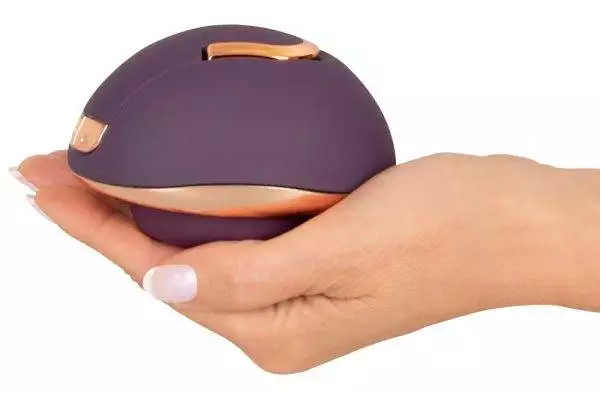 Belou Vulva Massager - Luxuriöser Auflegevibrator mit Rotationskugeln Lila/Rosegold Belou Vulva Massager - Luxuriöser Auflegevibrator mit Rotationskugeln Lila/Rosegold