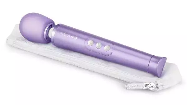 le Wand Petite Rosegold - Kompakter Massagestab für unterwegs Violett