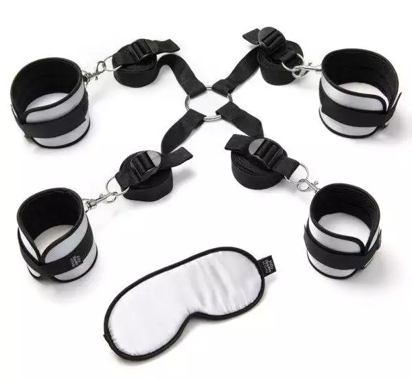 Fifty Shades of Grey Bett-Fesselkit, Größe: Einheitsgröße, Farbe: Schwarz/Silber Fifty Shades of Grey Bett-Fesselkit, Größe: Einheitsgröße, Farbe: Schwarz/Silber – A