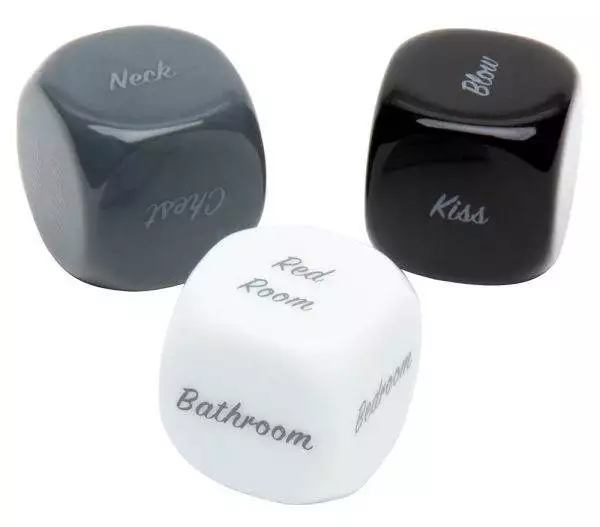 Fifty Shades of Grey Play Nice Kinky Würfel-Set, 3-teilig, Kink Dice für Paare, edle Optik, BDSM-Spielzeug, Vorspiel-Würfel, Erotik-Spaß Fifty Shades of Grey Play Nice Kinky Würfel-Set, 3-teilig, Kink Dice für Paare, edle Optik, BDSM-Spielzeug, Vorspiel-Würfel, Erotik-Spaß