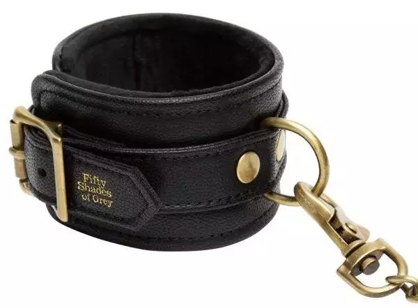 Bound to You Ankle Cuffs - Luxus Fesselset in Antikgold Bound to You Ankle Cuffs - Luxus Fesselset in Antikgold