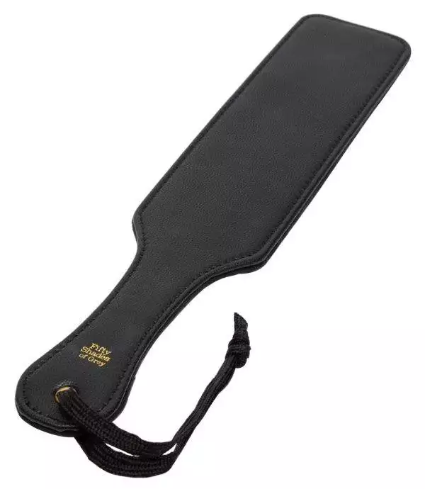 Bound to You Paddle - Handgefertigtes Schlagpaddel aus Fifty Shades of Grey, Schwarz/Braun, 37 cm Bound to You Paddle - Handgefertigtes Schlagpaddel aus Fifty Shades of Grey, Schwarz/Braun, 37 cm