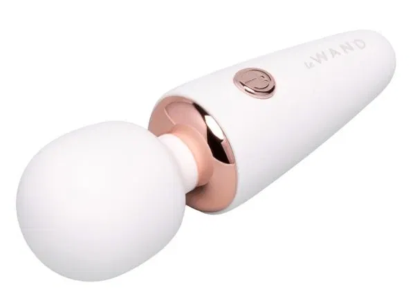 le Wand Mini Microwand Weiß – Kompakter Vibrostab mit 7 Vibrationsmodi und USB-Ladekabel