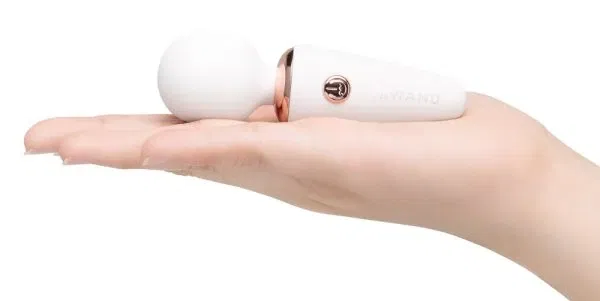 le Wand Mini Microwand Weiß – Kompakter Vibrostab mit 7 Vibrationsmodi und USB-Ladekabel