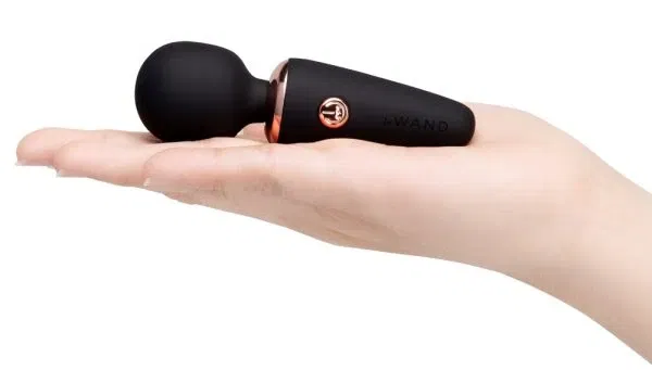 le Wand Mini Microwand Schwarz – Kompakter Mini-Vibrator mit 7 Modi & USB-Ladekabel
