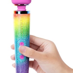 le Wand Petite All That Glimmers Massagestab Pink - Wiederaufladbar & Wasserdicht le Wand Petite All That Glimmers Massagestab Pink - Wiederaufladbar & Wasserdicht – Bild 5