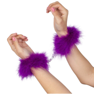 Secretplay 100% Fetish Marabou-Handschellen lila Secretplay 100% Fetish Marabou-Handschellen lila – Bild 4