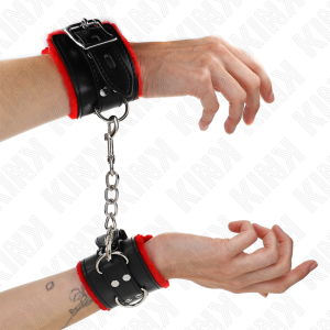 Kink Met Bont Gevoerde Polsboeien Met Riem, Rood/Zwart Kink Met Bont Gevoerde Polsboeien Met Riem, Rood/Zwart - Afbeelding 1