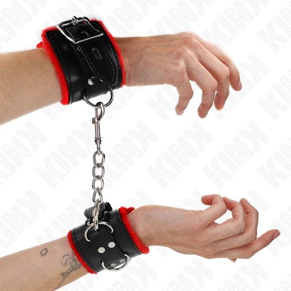 img_187365_3c1c55b0aa64299594a8ea606c04e3b9_1.png Kink Met Bont Gevoerde Polsboeien Met Riem, Rood/Zwart