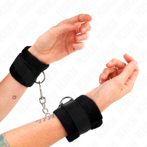 Kink Wrist Restraint Bontpolsbanden voor Beginners Zwart Kink Wrist Restraint Bontpolsbanden voor Beginners Zwart - Afbeelding 3