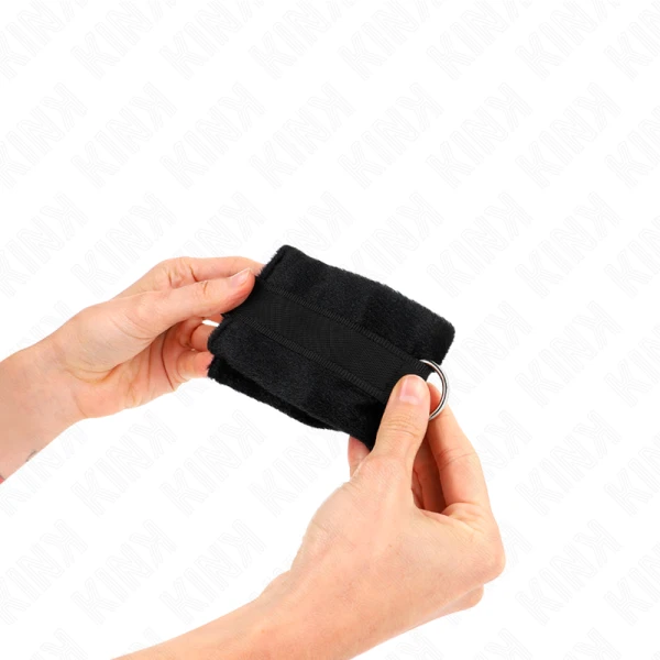 Kink Wrist Restraint Bontpolsbanden voor Beginners Zwart Kink Wrist Restraint Bontpolsbanden voor Beginners Zwart