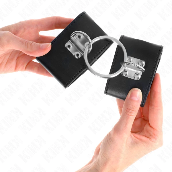 Kink Wrist Restraint Vaste handboeien met ring en hangslot Zwart