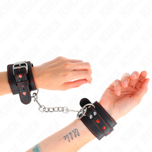 Kink Wrist Restraint Polsboei met Hartinzet zwart-rood Kink Wrist Restraint Polsboei met Hartinzet zwart-rood - Afbeelding 1
