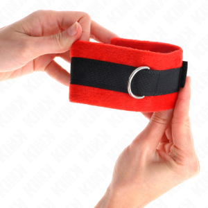 Kink Wrist Restraint Bontmanchetten Zwart-Rood voor Fetisj Kink Wrist Restraint Bontmanchetten Zwart-Rood voor Fetisj - Afbeelding 4
