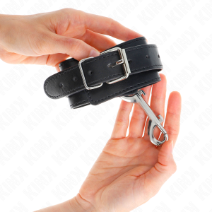 Kink Wrist Restraint Polsboei met nootjesrij en gesp Zwart Kink Wrist Restraint Polsboei met nootjesrij en gesp Zwart - Afbeelding 4