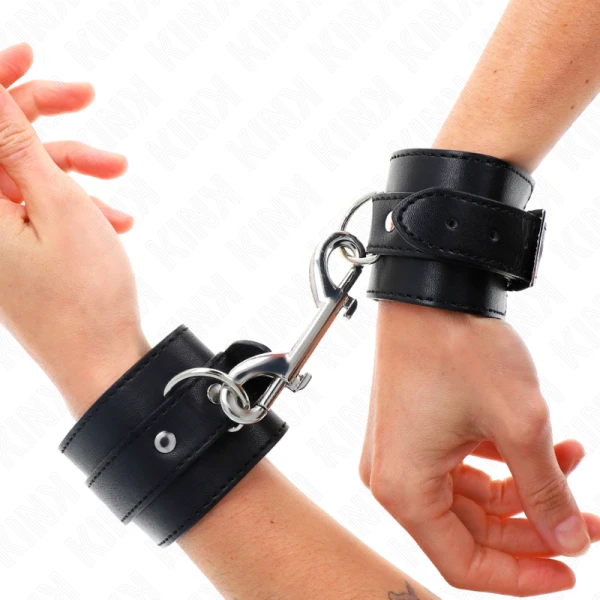 Kink Wrist Restraint Polsboei met nootjesrij en gesp Zwart