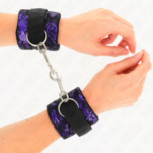 Kink Wrist Restraint kurze Handgelenksfesseln aus Samtspitze und Nylonbindung lila/schwarz Kink Wrist Restraint kurze Handgelenksfesseln aus Samtspitze und Nylonbindung lila/schwarz – Bild 1