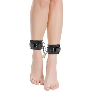 Darkness Bondage Handboeien van zwart leer met hangslot Darkness Bondage Handboeien van zwart leer met hangslot - Afbeelding 2