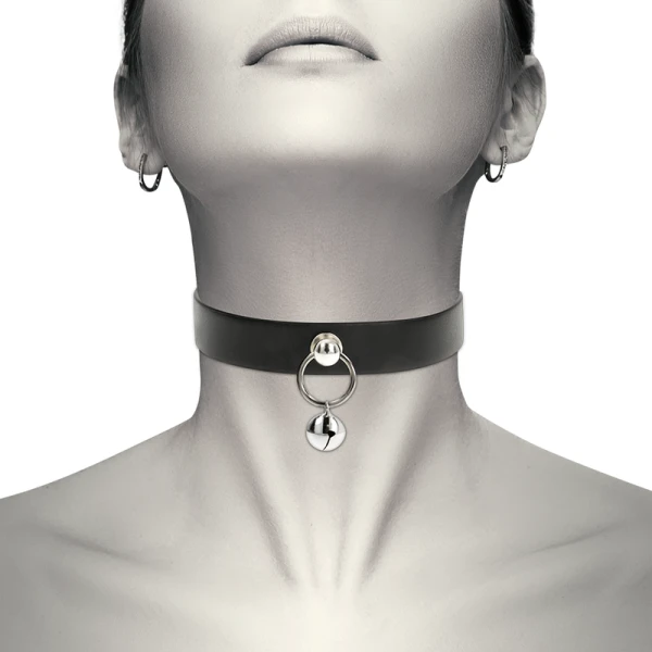 Coquette Accessories vegan leren halsketting met rammelaar en ringen