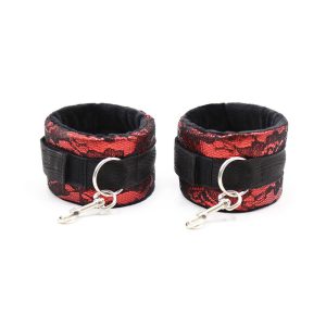 Ohmama Fetish Handboeien van fluweel met nylonband rood-zwart Ohmama Fetish Handboeien van fluweel met nylonband rood-zwart - Afbeelding 2