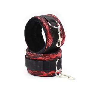 Ohmama Fetish Handboeien van fluweel met nylonband rood-zwart Ohmama Fetish Handboeien van fluweel met nylonband rood-zwart - Afbeelding 3