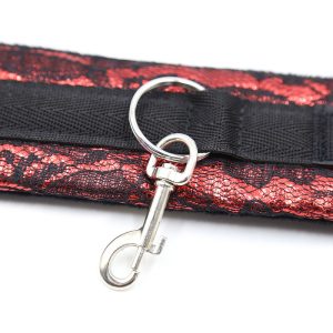 Ohmama Fetish Handboeien van fluweel met nylonband rood-zwart Ohmama Fetish Handboeien van fluweel met nylonband rood-zwart - Afbeelding 4