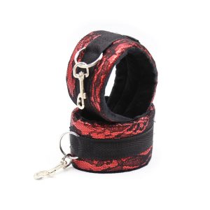 Ohmama Fetish Handboeien van fluweel met nylonband rood-zwart Ohmama Fetish Handboeien van fluweel met nylonband rood-zwart - Afbeelding 5