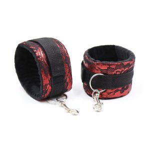 Ohmama Fetish Handboeien van fluweel met nylonband rood-zwart Ohmama Fetish Handboeien van fluweel met nylonband rood-zwart - Afbeelding 8