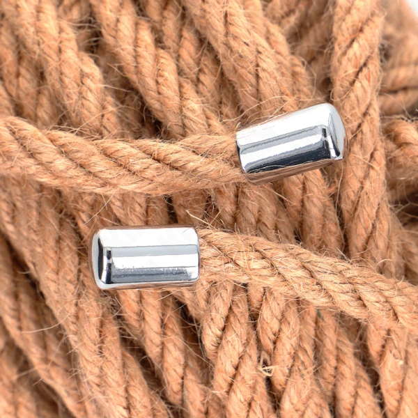 Kink hennep touw met metalen kop 10 meter voor bondage Kink hennep touw met metalen kop 10 meter voor bondage