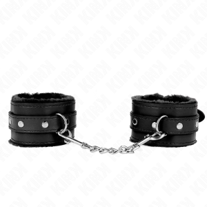 Kink met bont gevoerde handboeien met riem Zwart Kink met bont gevoerde handboeien met riem Zwart - Afbeelding 2