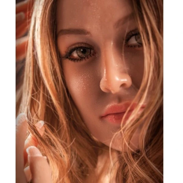 Extreme Toyz Ultimate Fantasy Pop Bianca met rood haar en hazelnootbruine ogen Extreme Toyz Ultimate Fantasy Pop Bianca met rood haar en hazelnootbruine ogen
